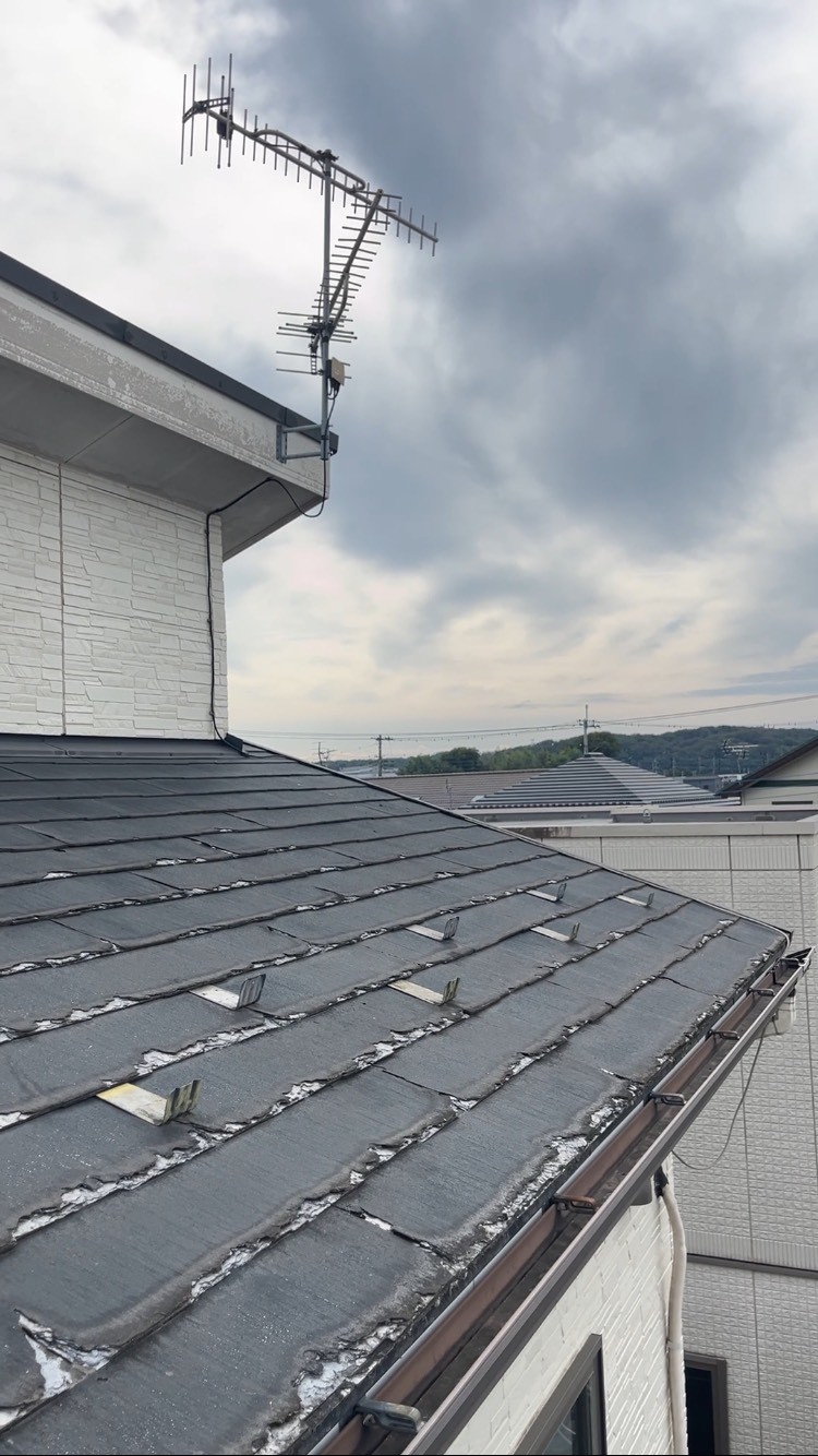屋根材の層間剝離と退色